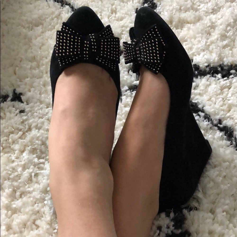 BCBG ASYA WEDGE, bow studded suede wedges, 7.5